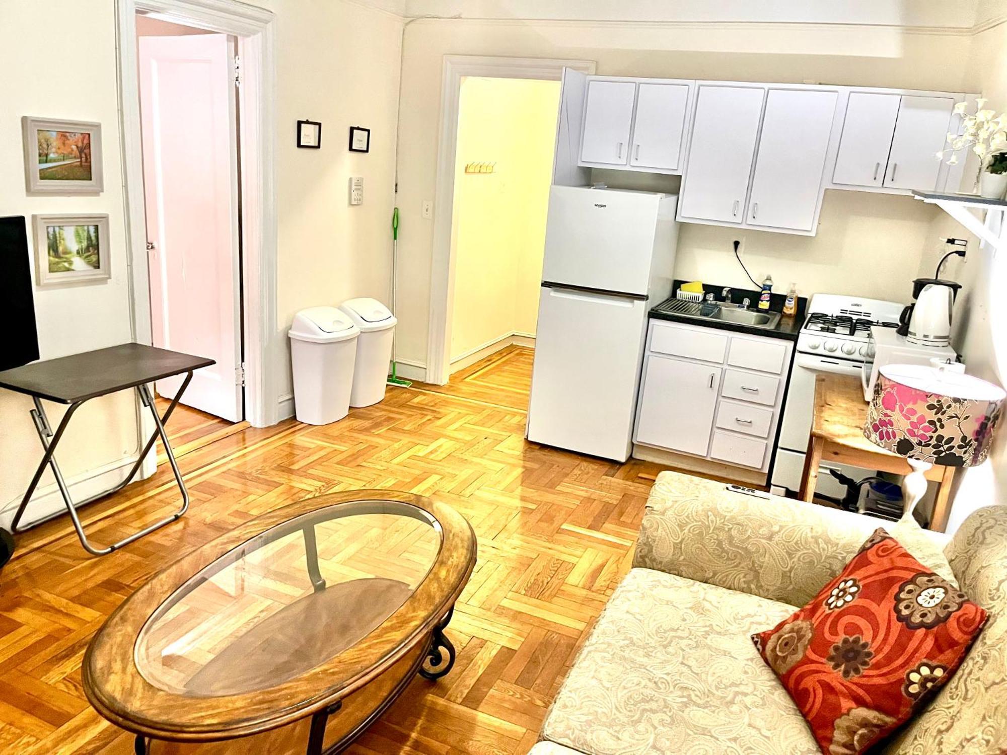 Monthly In Manhattan Apartment