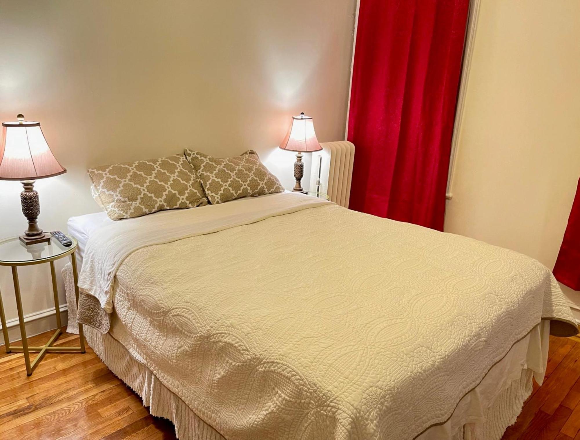 Monthly In Manhattan Apartment