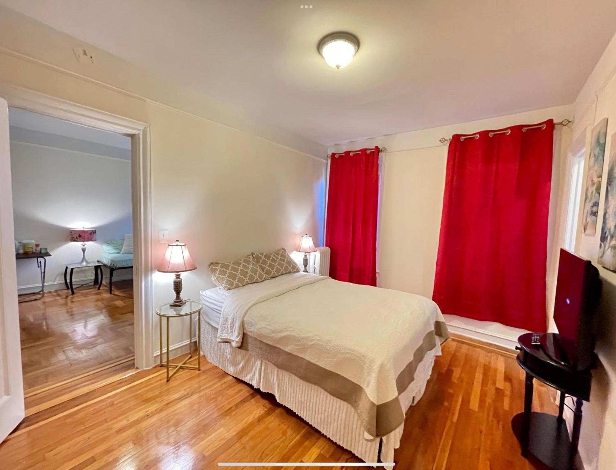 Monthly In Manhattan Apartment *