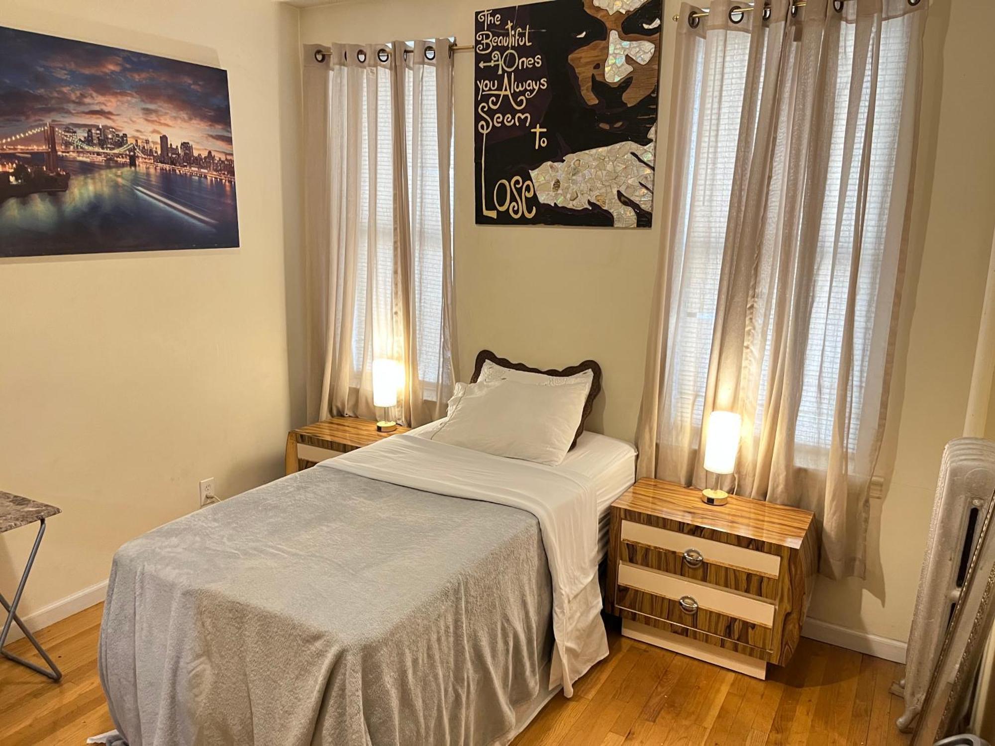Monthly In Manhattan Apartment