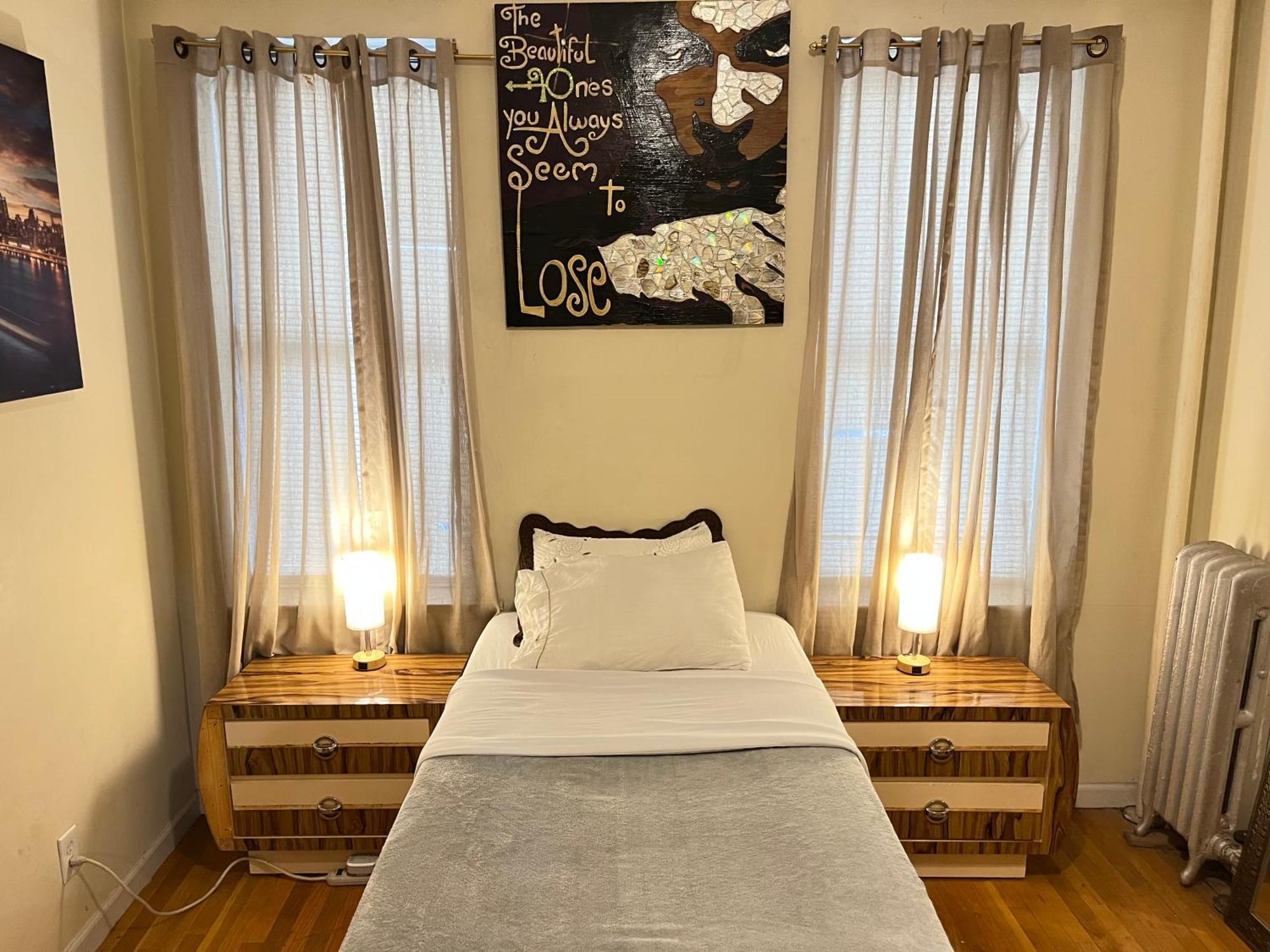 Monthly In Manhattan Apartment