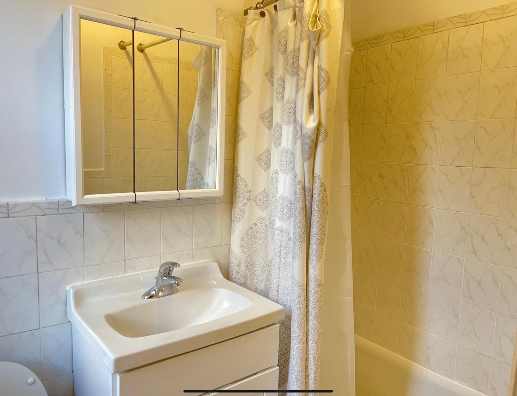 Apartment Monthly In Manhattan *