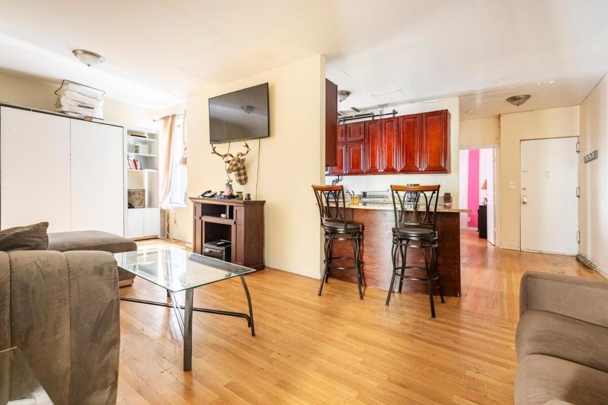 Apartment Monthly In Manhattan