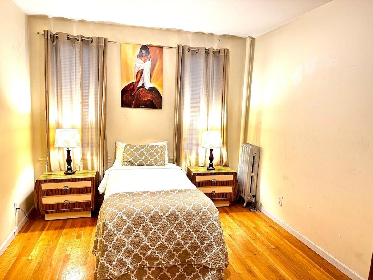 Apartment Monthly In Manhattan *
