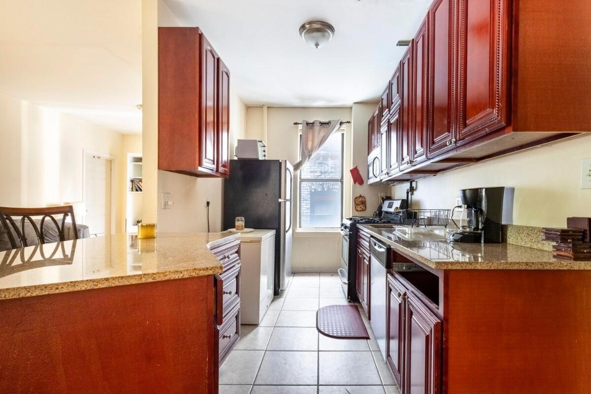 Monthly In Manhattan Apartment