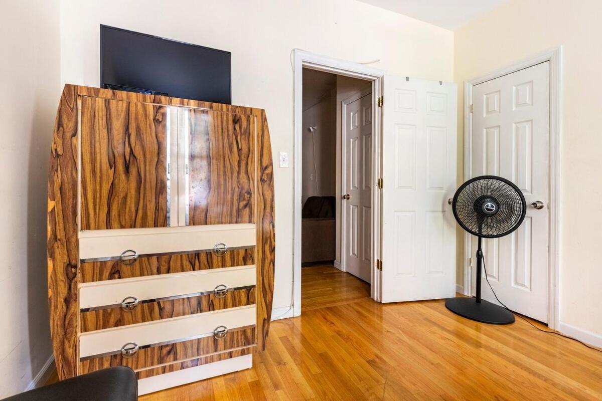 Apartment Monthly In Manhattan *