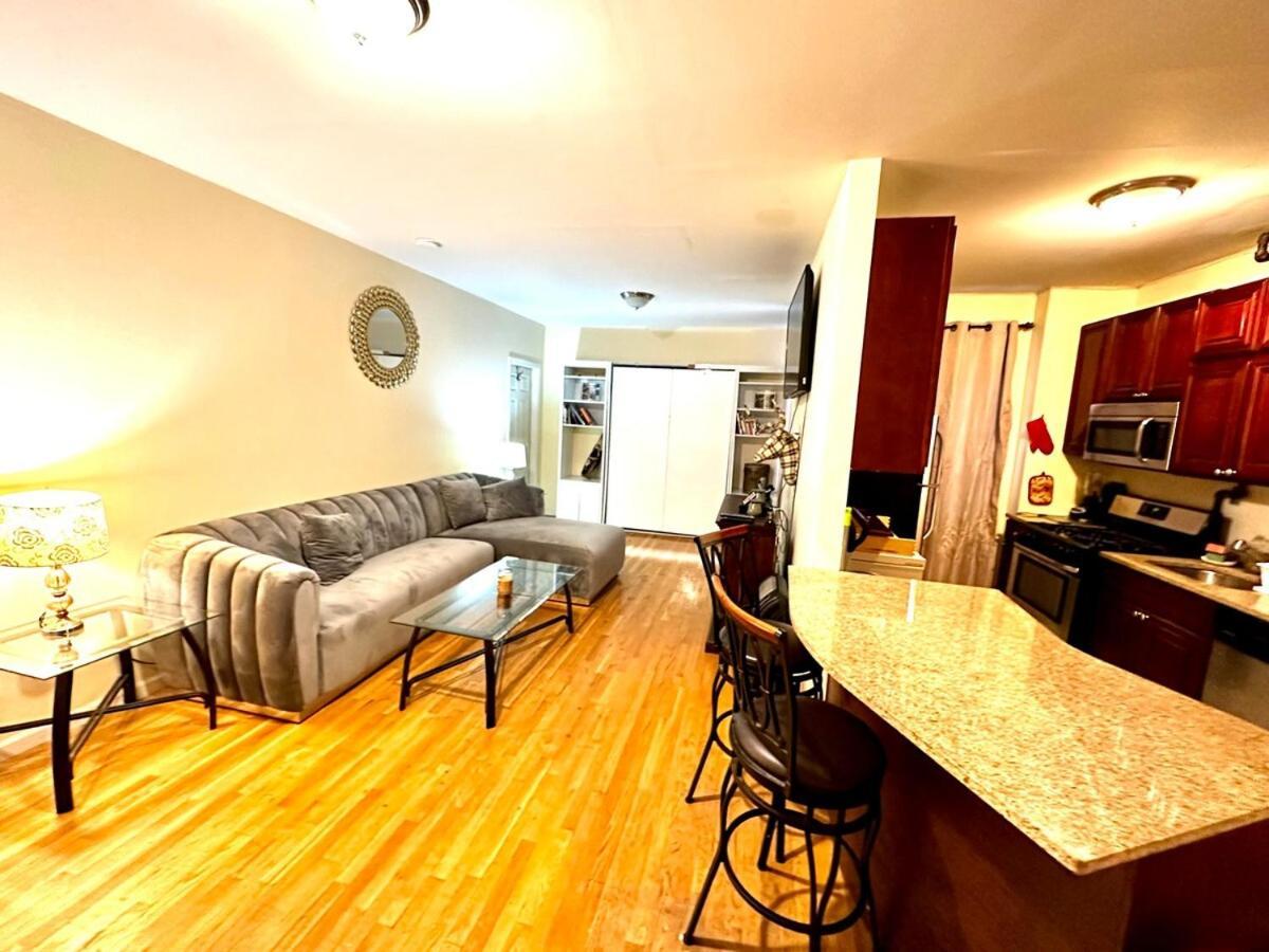 Monthly In Manhattan Apartment