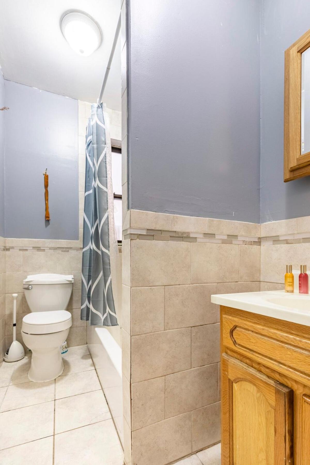 Apartment Monthly In Manhattan *