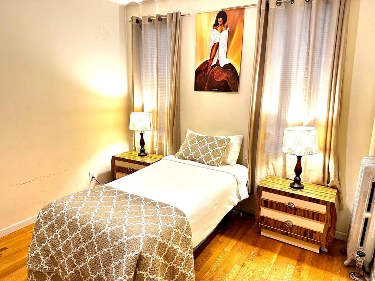 Monthly In Manhattan Apartment *
